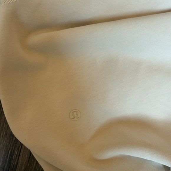 Lululemon Athletica Softstreme
Voluminous-Sleeve Pullover bone White
Women's - Picture 5 of 7